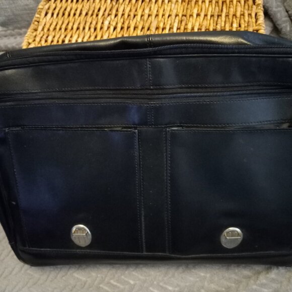 Wilson's Leather Black Leather shoulder strap Briefcase - Picture 4 of 5